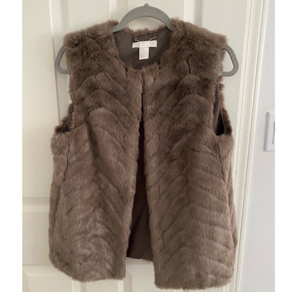 H&M furry vest - Picture 1 of 3